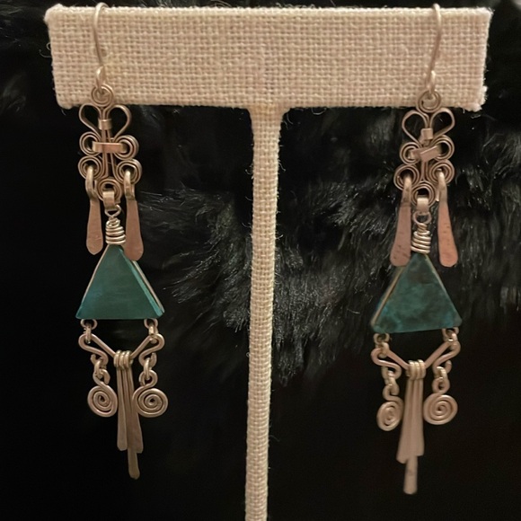 Silver and stone earrings Nice No stamp they were handcrafted got at festival. - Picture 6 of 7